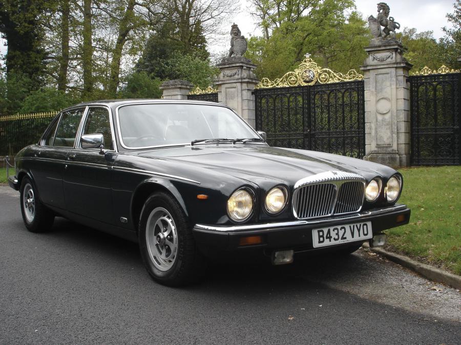  Daimler Double Six Long-Wheelbase Saloon 1984 года  (фото 8 из 10)
